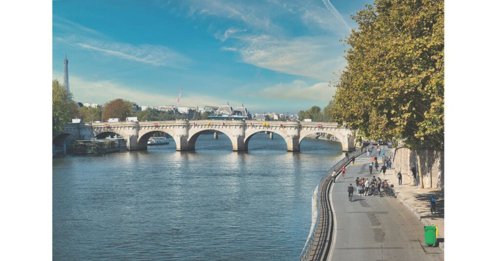 パリの美しい街並みと建物