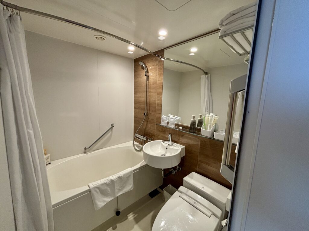 京成ホテルミラマーレのバスルーム・浴槽とシャワー