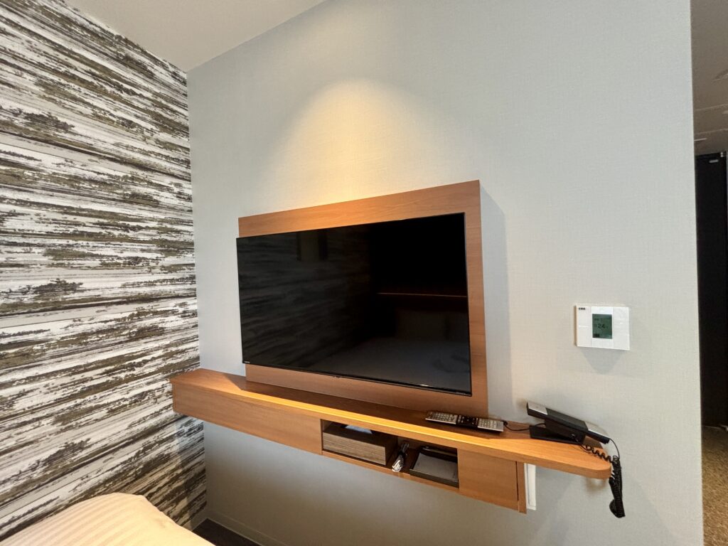 京成ホテルミラマーレのデイユースプラン・TV周辺の様子