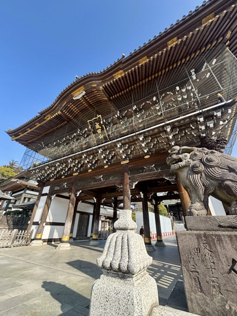 成田山新勝寺の正門