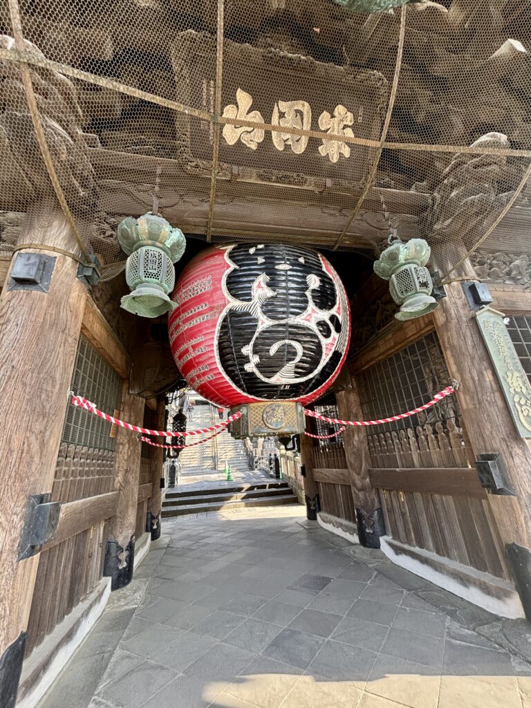 成田山新勝寺の門