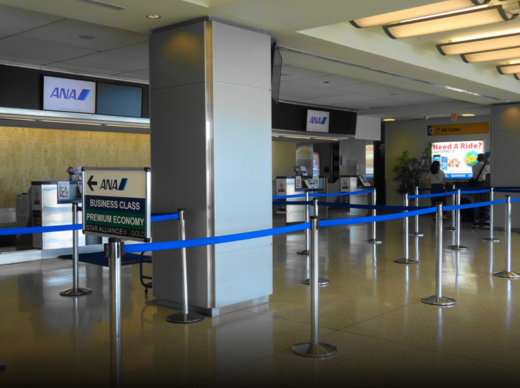 ニューヨークの空港のカウンター