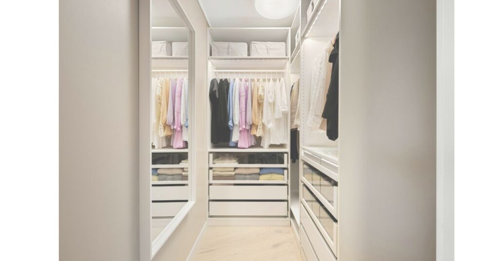 closet-humidity-goods-dehumidifier