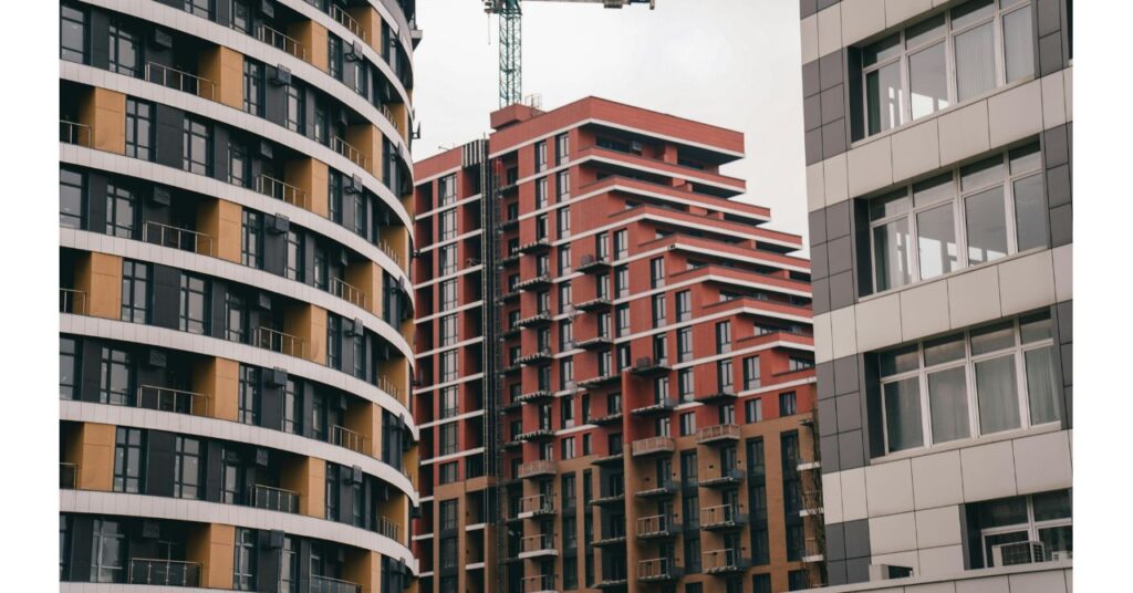 マンションと木造アパートの湿気がこもりやすい構造の違い