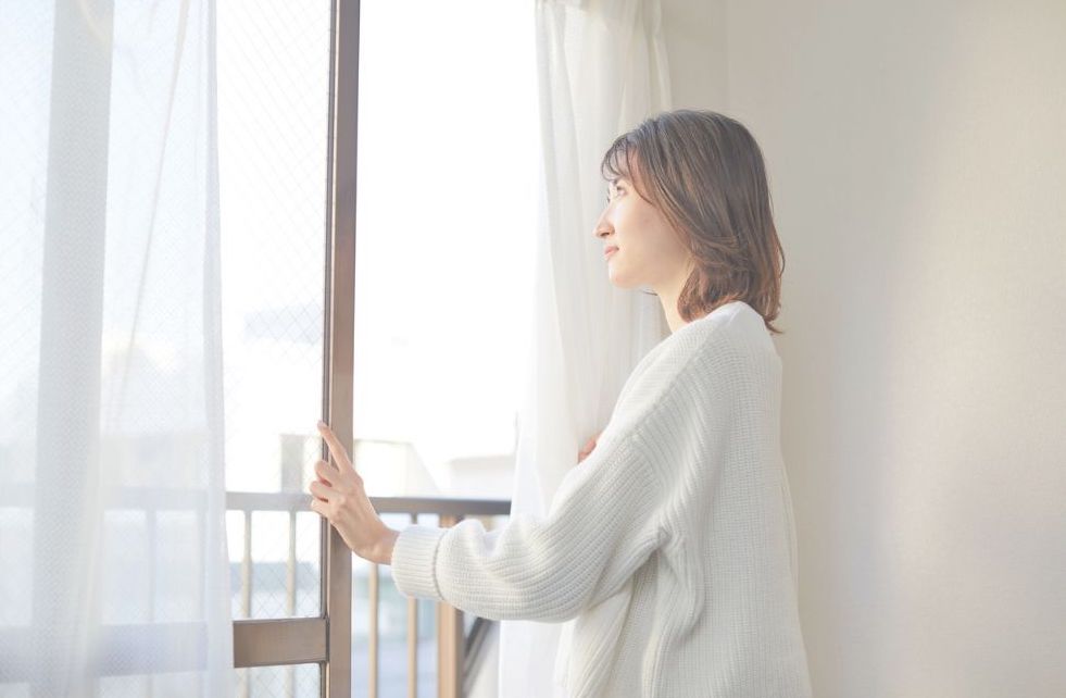 将来不安や孤独を感じる50代女性
